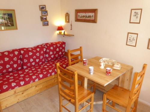 Areches Apartment | Charmant appart rénové 4 pers, balcon sud, plein centre, proche ski et piscine! - FR-1-342-187