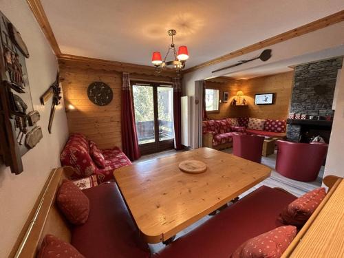Meribel-Mottaret Apartment | Charmant Appartement Méribel - 2 Pièces, Cabine, Balcon Sud, Casier à Skis - FR-1-355-266