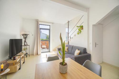 Cannes La Bocca Apartment | Charmant duplex proche de Cannes centre et à 2min à pied de la mer