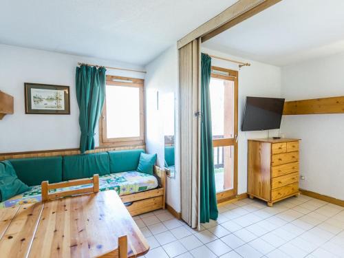 Montchavin Apartment | Charmant studio à Montchavin proche pistes, balcon, parking, équipé pour 4 pers. - FR-1-329-53