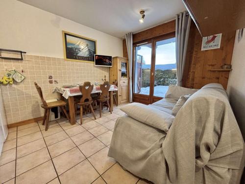 Praz-sur-Arly Apartment | Charmant T2 cabine avec parking à Praz-sur-Arly - 4 pers - FR-1-603-49