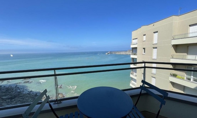 Granville Apartment | Charmant T2 en front de mer, 4 pers., ascenseur, garage, Wi-Fi - FR-1-361-383