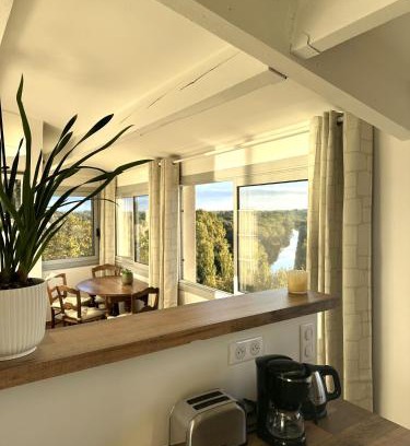 Villeneuve-les-Avignon House | Charmante PETITE MAISON avec vue panoramique, en centre historique, proche d'Avignon, ancienne, rénovée, climatisée, terrasse, parking public gratuit