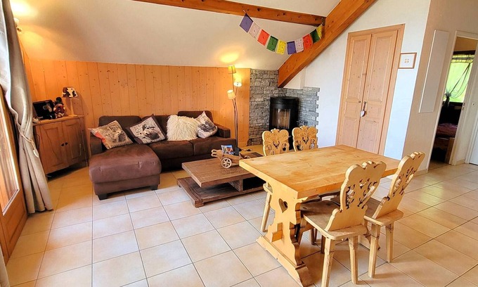Saint-Michel-de-Chaillol Apartment | Charming Duplex Apartment for 5 with South-Facing Balcony, Fireplace, & Free WiFi in Chaillol