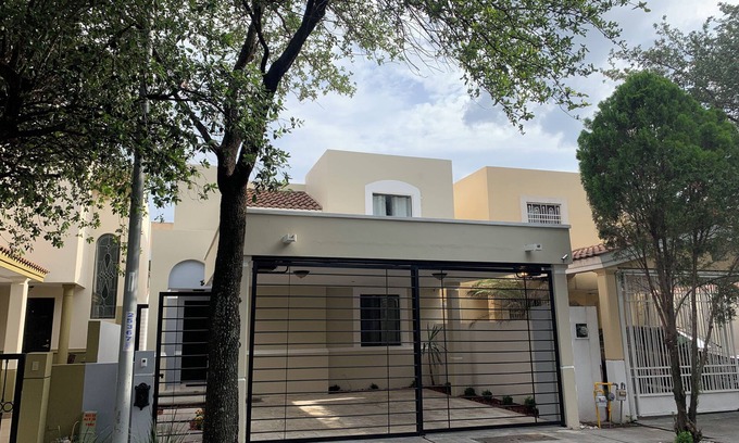 Escobedo House | Charming 3-bedroom house with WiFi, AC Gated Community San Nicolás de los Garza