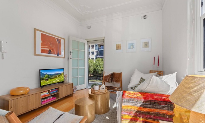 Neutral Bay Apartment | Charming 1-Bed Apartment in Neutral Bay