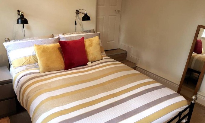 Queen's Park Apartment | Charming 1 Bed Flat, with Garden in CENTRAL LDN