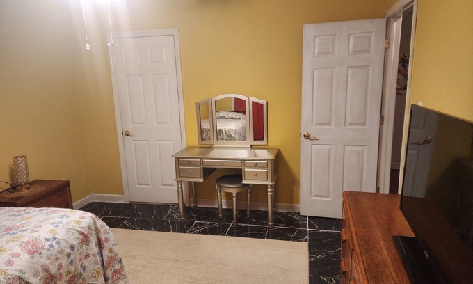 West Haverstraw House | Charming 1-bedroom house in amazing West Haverstraw with AC, WiFi
