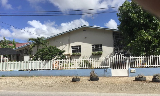 Salina Apartment | Charming 1-bedroom apartment in enchanting Willemstad with AC