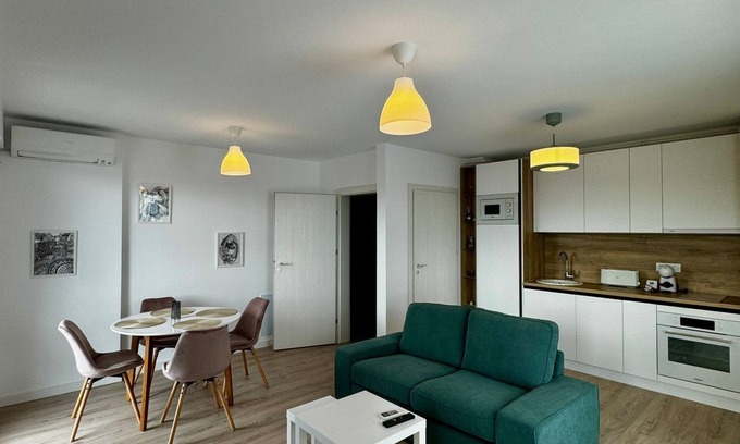 Blejoi Apartment | Charming 1-bedroom apartment in serene Ploiesti with WiFi, AC