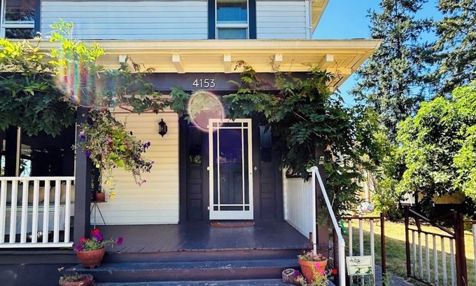 Foster - Powell Apartment | Charming 1-bedroom apartment in the heart of vibrant Foster-Powell, SE Portland