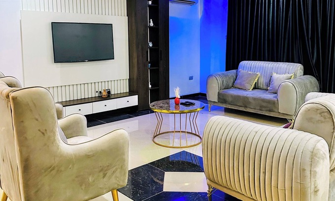 Abuja Apartment | Charming 1-bedroom apartment with WiFi, AC in lovely Lugbe
