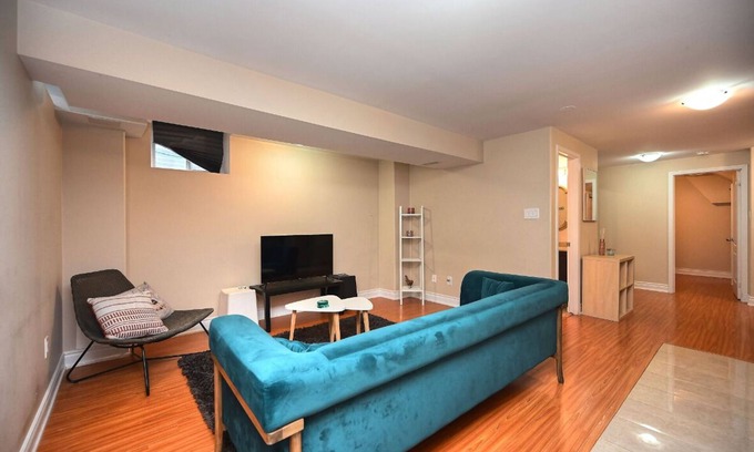 East Credit Apartment | Charming 1 bedroom apartment