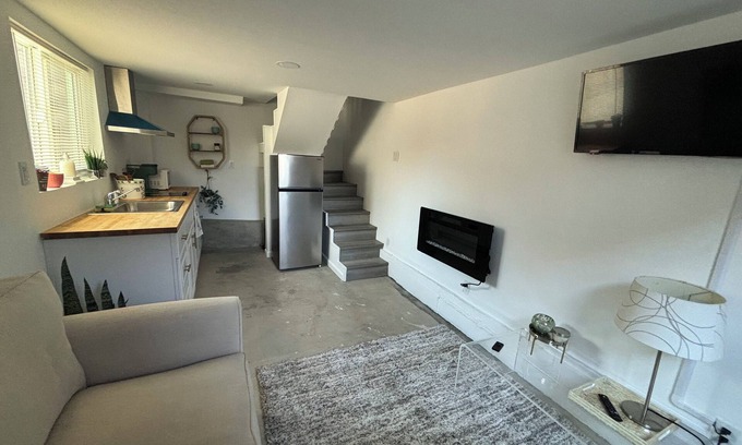Oakland Cottage | Charming 1-bedroom cottage walking distance to Highland Hospital