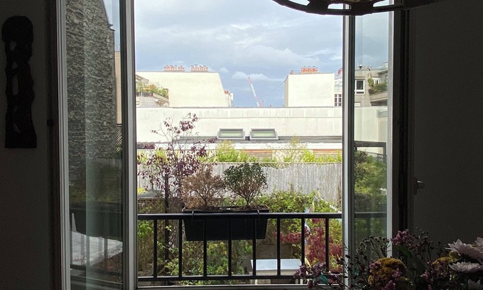 Quartier de Rochechouart Apartment | Charming 1 bedroom+den apartment, steps from Sacré Coeur in historical Montmarte