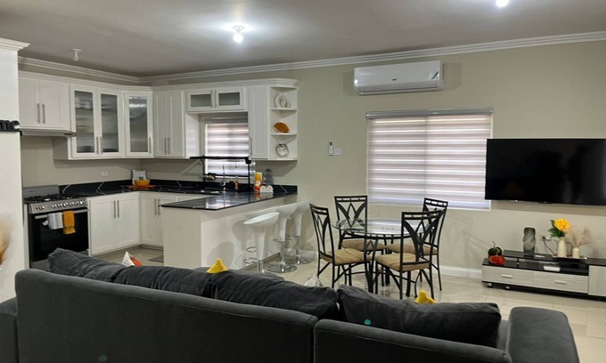 New Kingston House | Charming 1-bedroom house with WiFi, AC in lovely Kingston