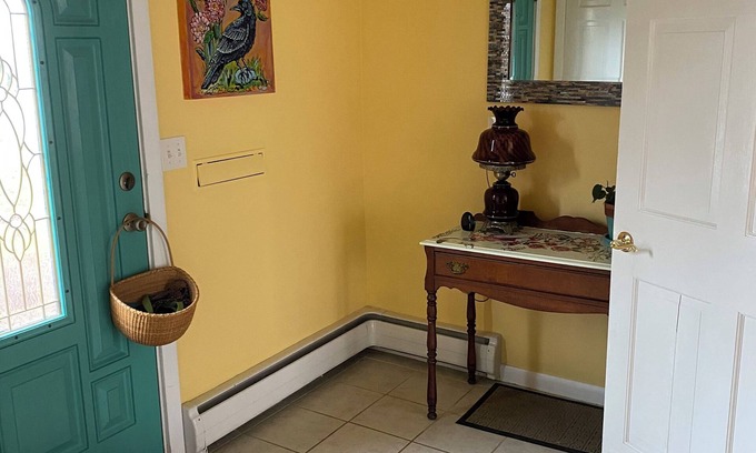 Bangor House | Charming 1-bedroom house in delightful Bangor 1.0 to Bangor center