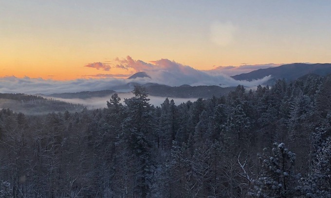 Bailey Cabin | Charming 1-bedroom Miner's Cabin For Mountain Adventurers in Colorado with Wi-Fi