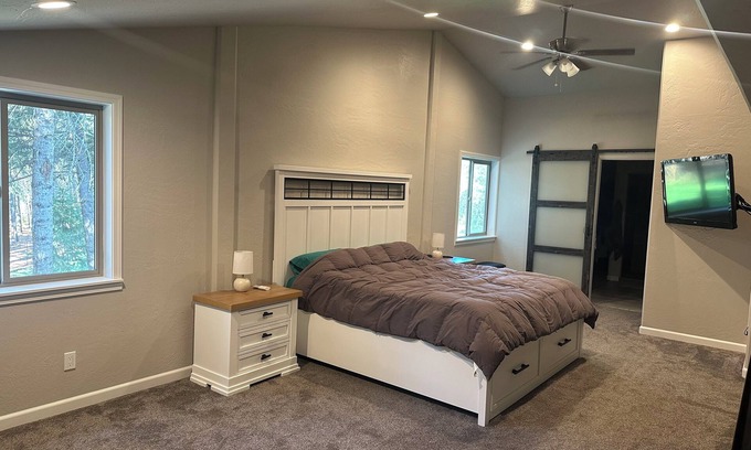 Rathdrum Apartment | Charming 1-bedroom shop apartment on 5 acres in quiet culdasac