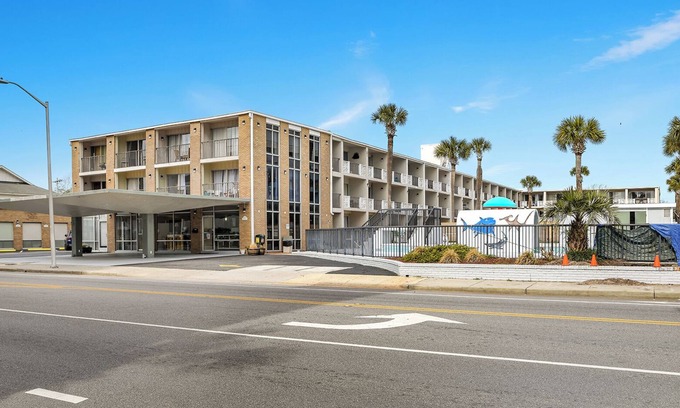 Myrtle Beach Hotel | Charming 1-bedroom hotel in delightful Myrtle Beach with WiFi, AC