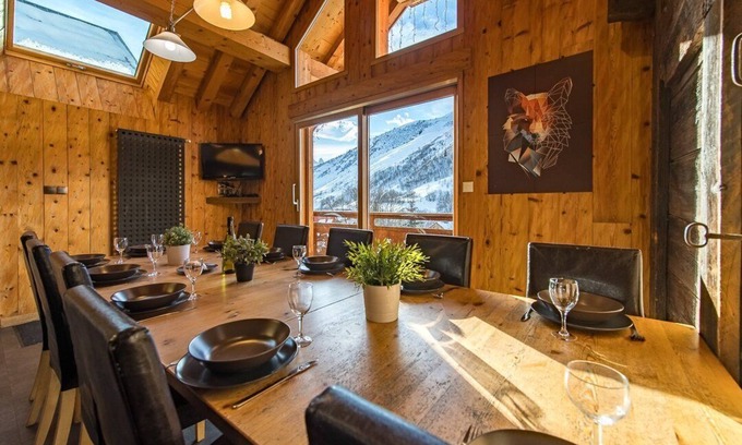 Saint-Sorlin-d'Arves Ski Chalet | Charming 11-person chalet close to the village centre