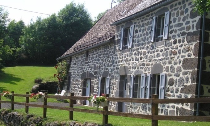 Paulhenc Cottage | Charming 1870 Home Near Lake Sarrans - Sleeps 5, Panoramic Views, BBQ, Fireplace, Garden