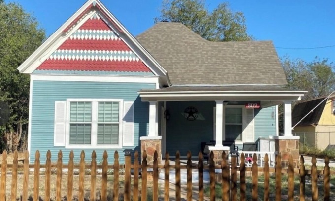 Mineral Wells House | Charming 1900 Victorian home in the country