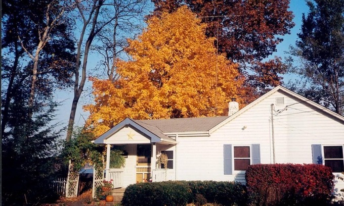 Monticello Cottage | Charming, 1940's private home located on waterfront with gorgeous views of lake.