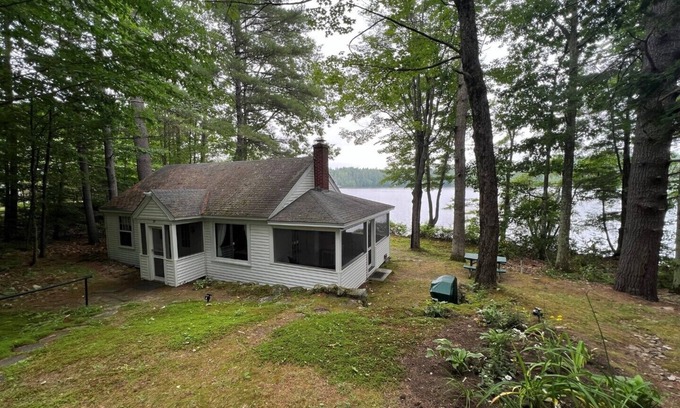 Wolfeboro Cottage | Charming 1940s Crescent Lake Cottage – Your Lakeside Paradise