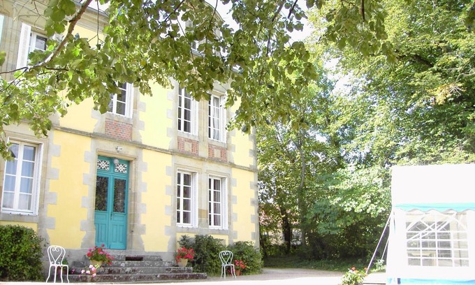 Gipcy Cottage | Charming 19th Century Manor, Pool, Spacious Garden, Ideal for Families, Gipcy