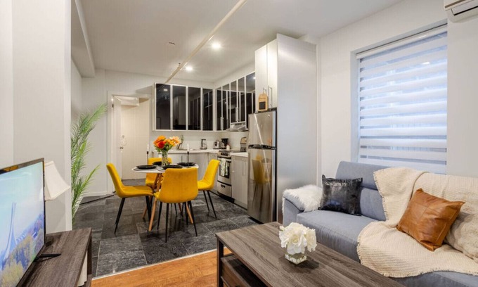 Downtown Montreal Apartment | Charming 1BDR Apartment on Bishop St- MTL
