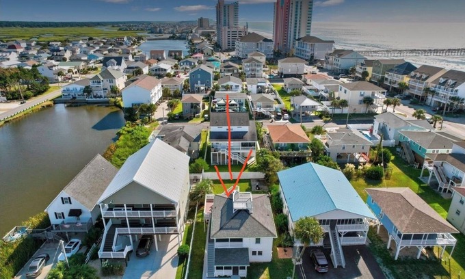 Cherry Grove Beach House | Charming 2-bedroom house in delightful North Myrtle Beach with WiFi, AC