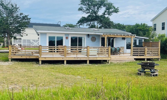 Cherry Grove Beach House | Charming 2-bedroom bungalow in brilliant North Myrtle Beach with sunset views