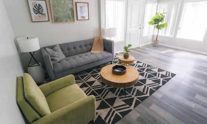 South Wrigley Apartment | Charming 2 bed 1 bath unit