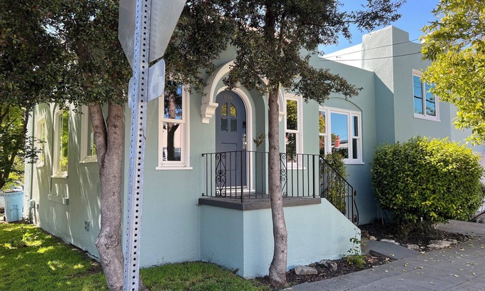 Poets Corner House | Charming 2-bed 2-bath Berkeley Home