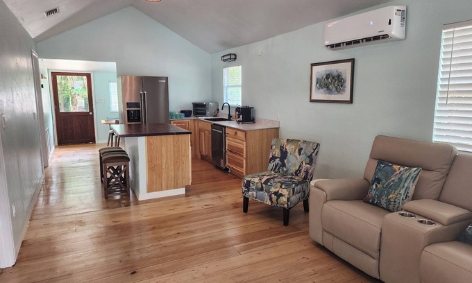 Cedar Key Cottage | Charming 2-bed 2-bath cottage in Cedar Key. Golf cart included.n