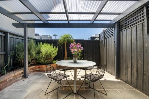 Cremorne House | Charming 2-Bed Home with Outdoor Space in Cremorne
