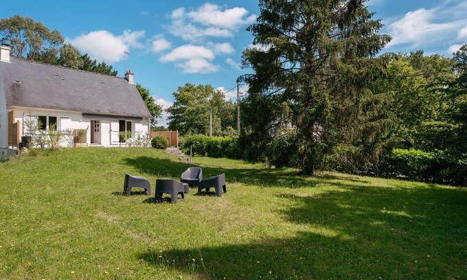 Carnac Villa | Charming 2-Bed House in Carnac Countryside with Garden, Near Crac'h River