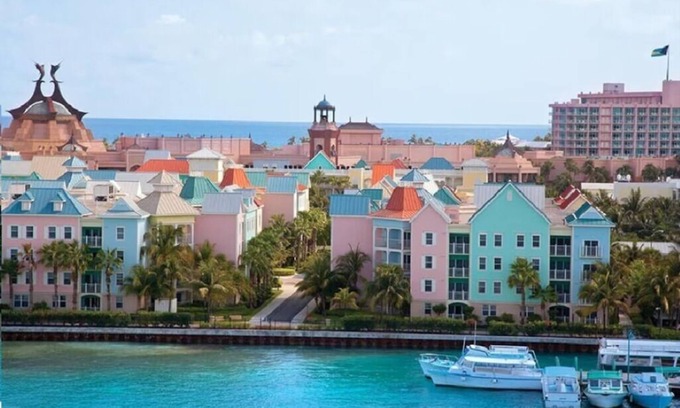 Paradise Island Apartment | Charming 2-bedroom apartment with AC, and lots of amenities in Paradise Island
