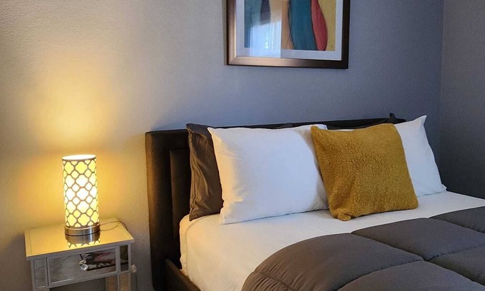 Deerfield Beach Condo | Charming 2-bedroom condo in fabulous Deerfield Beach with AC, WiFi, 55+