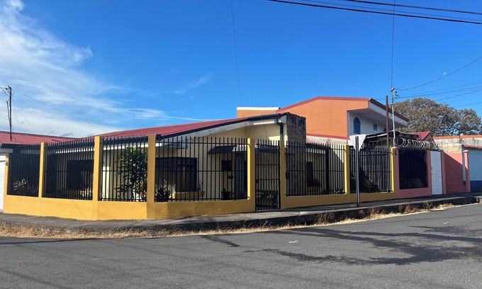 Santo Tomas House | Charming 2-bedroom house in delightful Santo Domingo with WiFi