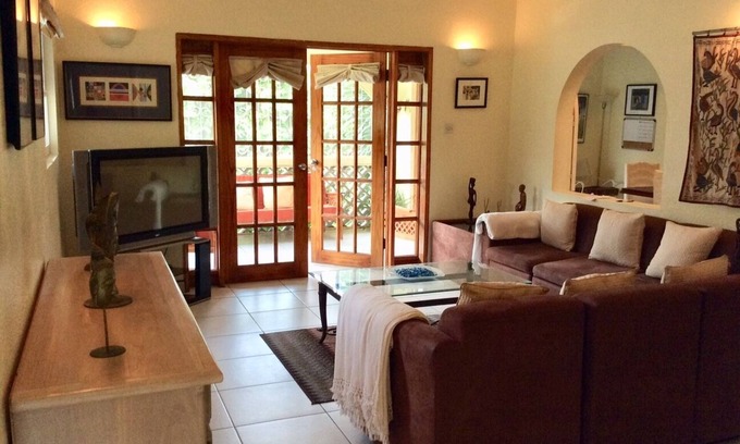 Sunset Crest Apartment | Charming 2-bedroom apartment with AC, WiFi in enchanting Holetown