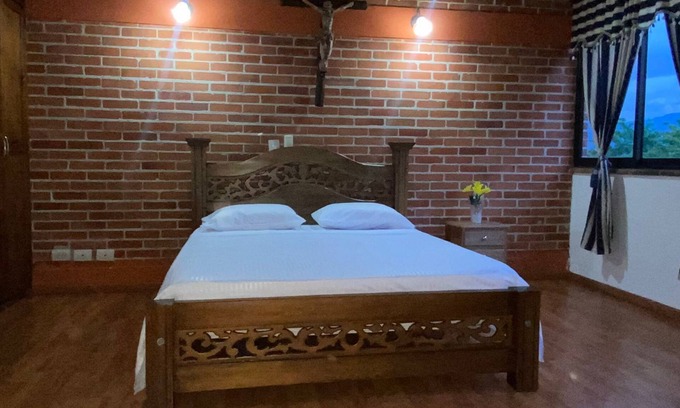 Manrique Apartment | Charming 2-bedroom apartment with WiFi in Medellín