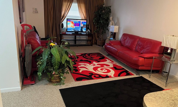 Lakeland Apartment | Charming 2-bedroom apartment with WiFi, AC in terrific Lakeland
