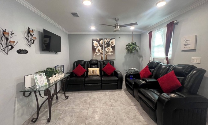 Lakeland Apartment | Charming 2-bedroom apartment in North of Lakeland with WiFi, AC