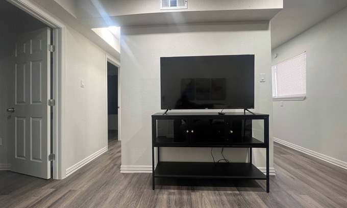 South Central Houston Apartment | Charming 2-bedroom apartment with WiFi, AC in enchanting Houston.