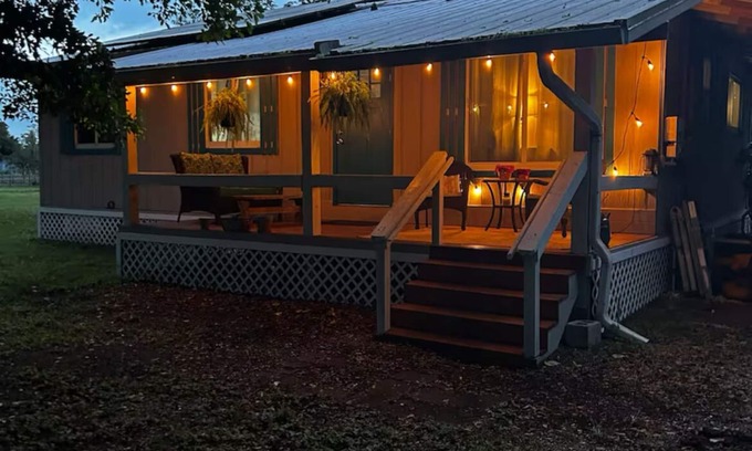 Immokalee Cottage | Charming 2-bedroom cottage in beautiful Fort Myers with AC, WiFi