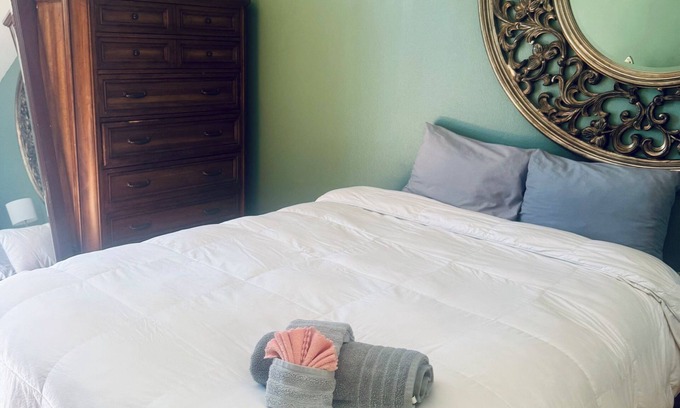 McGregor Condo | Charming 2-bedroom Condo with WiFi, AC in Superb Fort Myers location near Beach