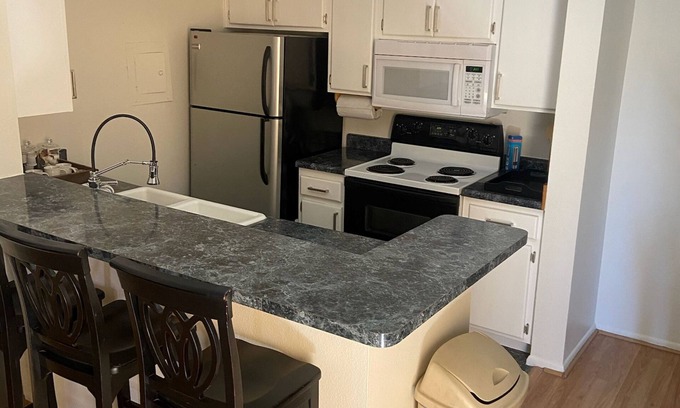 Village Grove Condo | Charming 2-bedroom condo - Styling in Scottsdale with WiFi, AC, fitness room