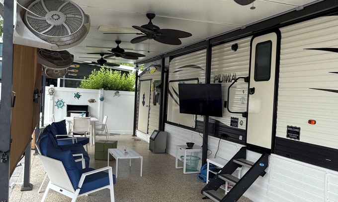 Key Largo Village RV Rental | Charming 2-bedroom campground in Key Largo with AC